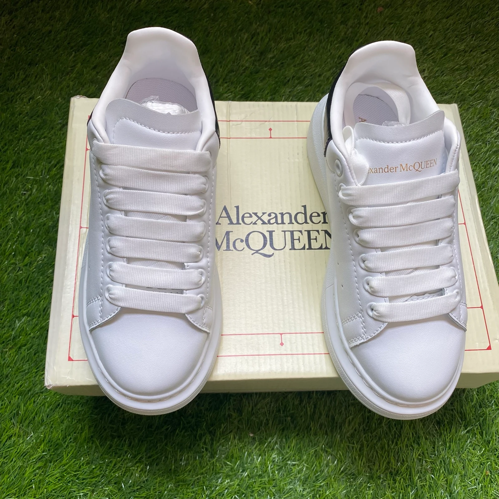 Alexander McQueen Oversized Brancas e Negras | Tamanho 36 | Novas | Com Caixa – photo 2
